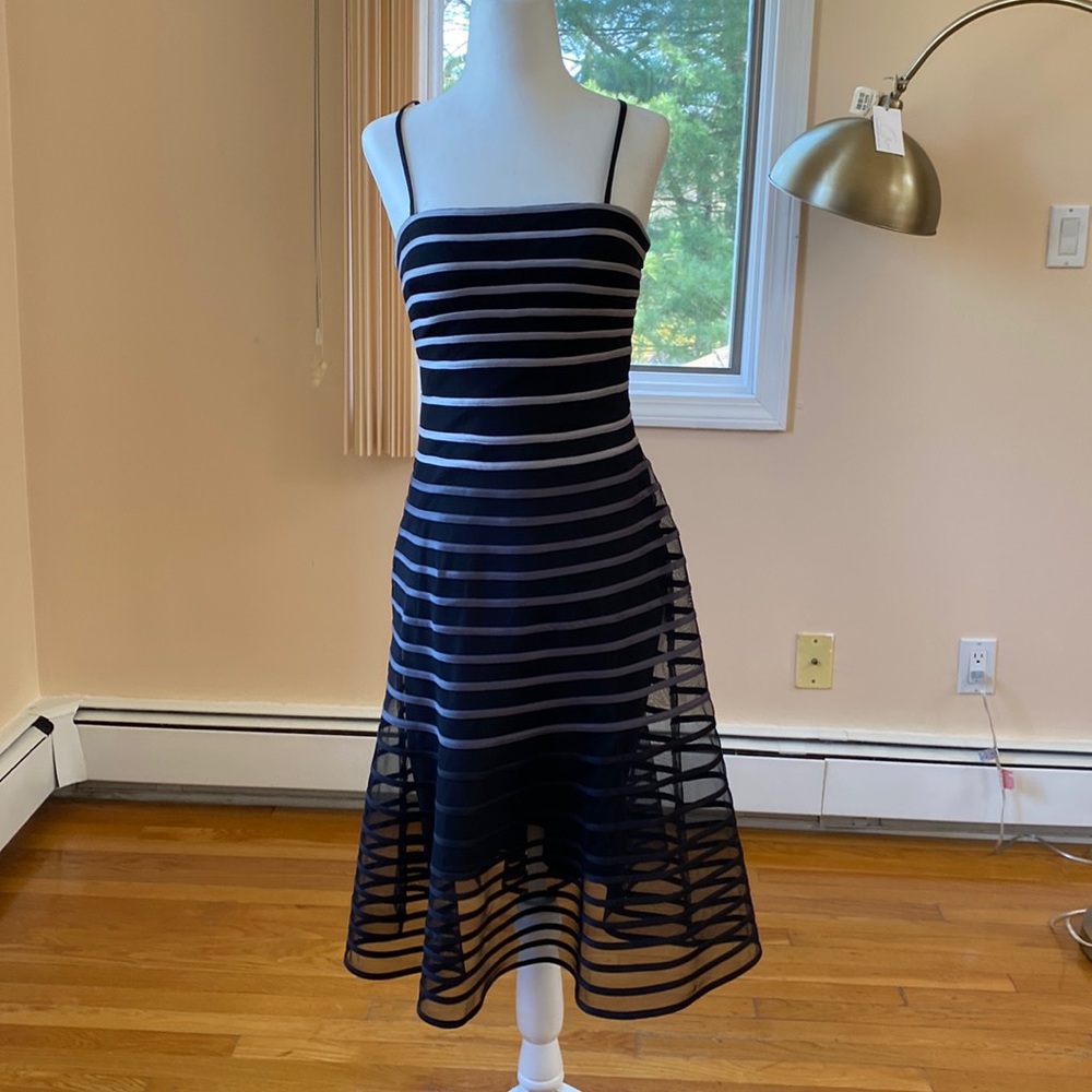 Below the knee midi dress in excellent condition